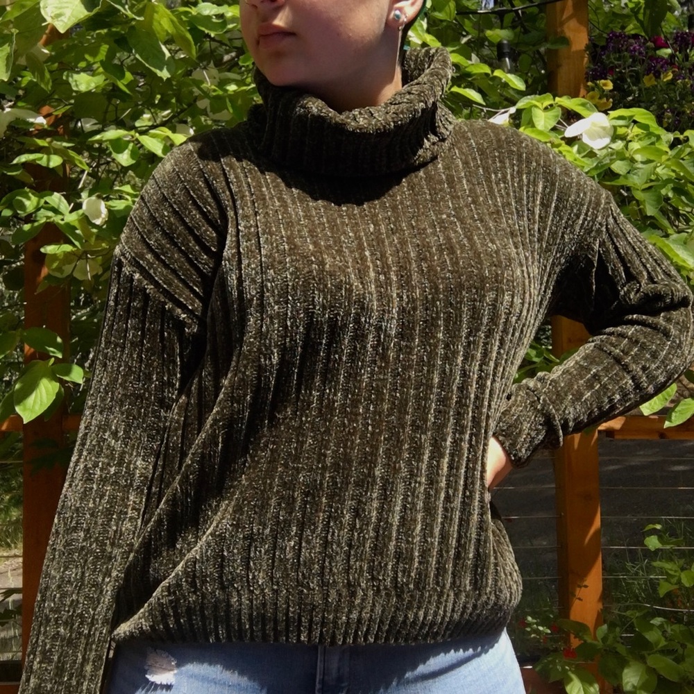 Green Turtleneck size M